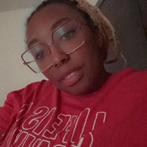 Meet your Posher, Monique